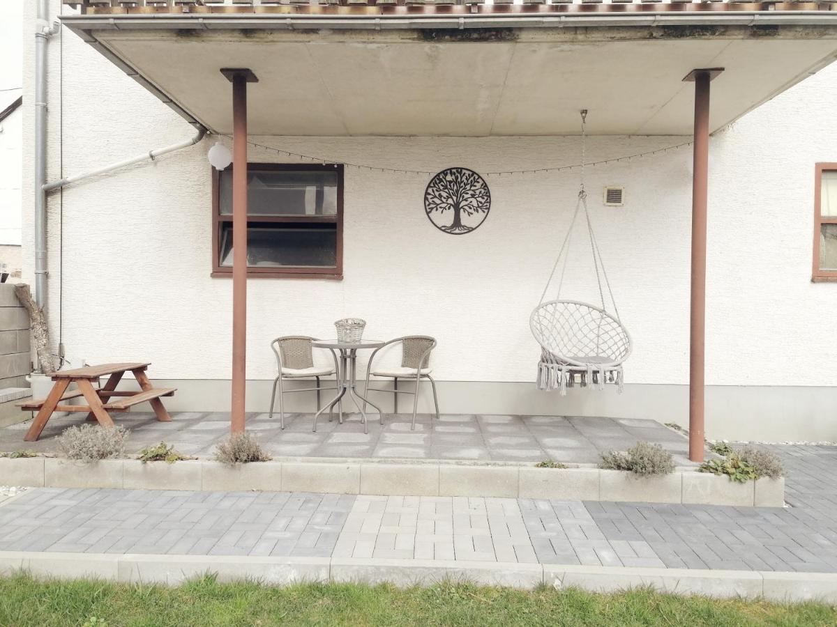 Ferienwohnung Christine Mit Sauna Und Whirlpool Utzerath Exterior photo